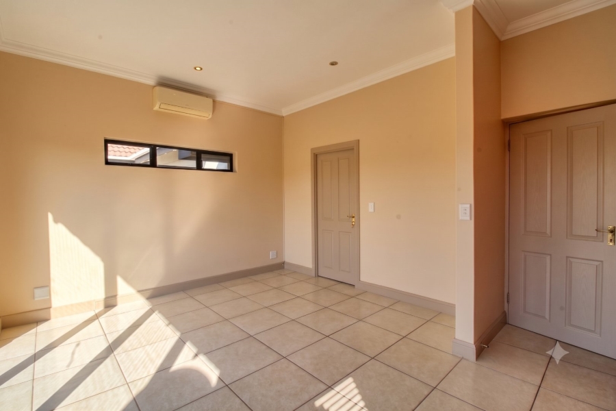 To Let 4 Bedroom Property for Rent in The Islands Estates North West